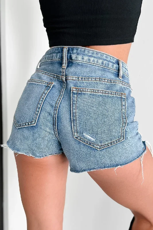 zuri-mid-rise-distressed-denim-shorts-medium-denim